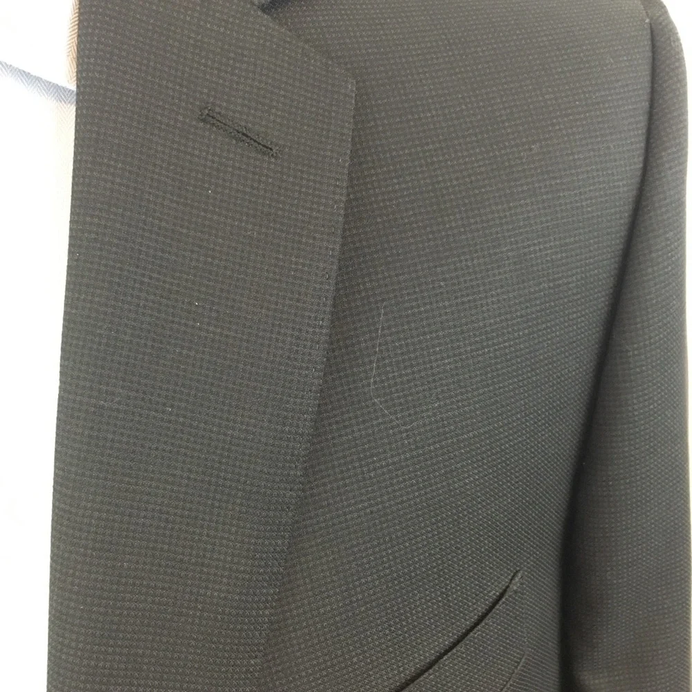 New dkny 2 piece 42r men’s suit black slim fit  2 button 100% wool nwt ea0060